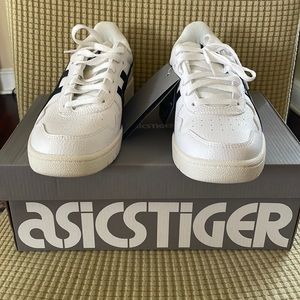 Women Sneaker New in box White and Blue